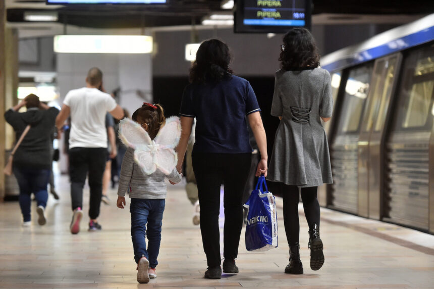 agitatie la metrou in statia piata unirii 2 unde a inceput sa iasa fum din tunel iar oamenii s au speriat metrorex incident minor scuze pentru disconfort 6a16e53e40ceb