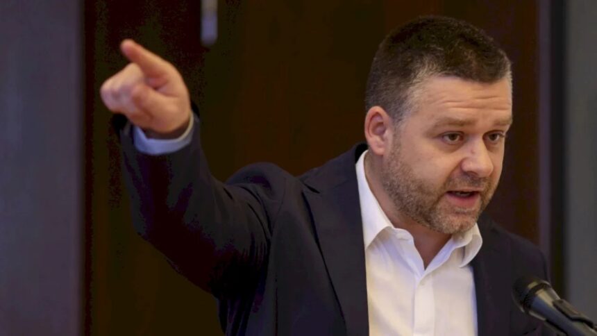 confesiunile de noapte ale dlui ciucu ca sa i aflam dificultatile vietii de primar de la judecatoare care i a cerut loc de parcare preferential la locuintele sociale date bogatilor 6a17e25cf0f64