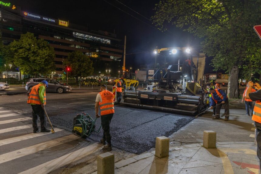foto start lucrari de asfaltare in bucuresti pe timpul noptii muncitorii au fost deja in zona operei romane unde urmeaza sa se repare drumurile 6a12e2ad9b354