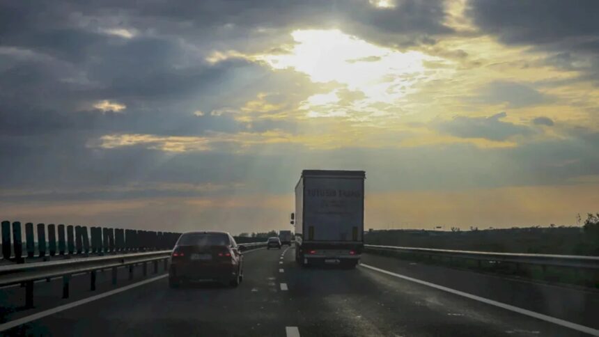 noi restrictii de circulatie pe autostrada bucuresti pitesti a1 timp de patru zile se fac foraje pentru sectiunea 5 curtea de arges pitesti anunta cnair 6a130cddcadf9