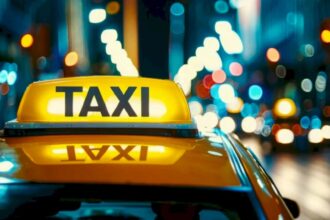 un taximetrist din bucuresti a furat telefonul unui client si i a sterpelit din cont 15 000 de lei doi amici mai priceputi cu tehnologia l au ajutat sa l deblocheze 6a145050980c9