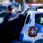 video un barbat din s6 care ameninta ca isi va face rau a fost oprit de politisti si jandarmi i a fost acordat primul ajutor pana la sosirea ambulantei 6a15da10438b8