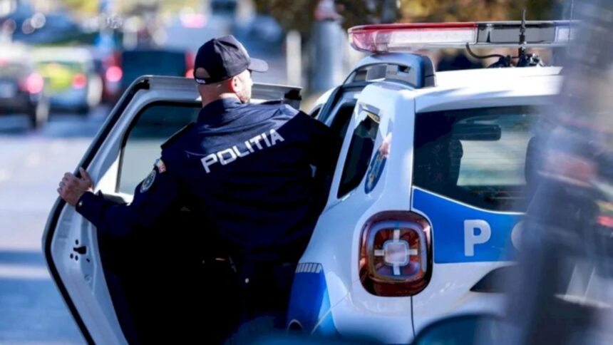 video un barbat din s6 care ameninta ca isi va face rau a fost oprit de politisti si jandarmi i a fost acordat primul ajutor pana la sosirea ambulantei 6a15da10438b8