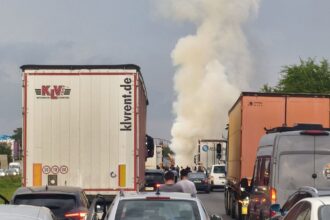 alerta un incendiu auto a izbucnit pe centura capitalei o masina a luat foc intre dragomiresti si chitila traficul este ingreunat 6a21b78d008f1