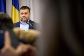 bucurestean lesinat de caldura intr o statie stb catre amicul sau cica sa demisioneze ciucu de la pmb dupa povestea de la dna cu mita asa zice un sondaj curs 6a4243d428618
