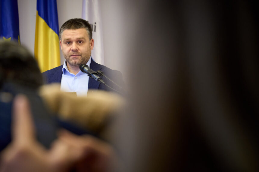 bucurestean lesinat de caldura intr o statie stb catre amicul sau cica sa demisioneze ciucu de la pmb dupa povestea de la dna cu mita asa zice un sondaj curs 6a4243d428618