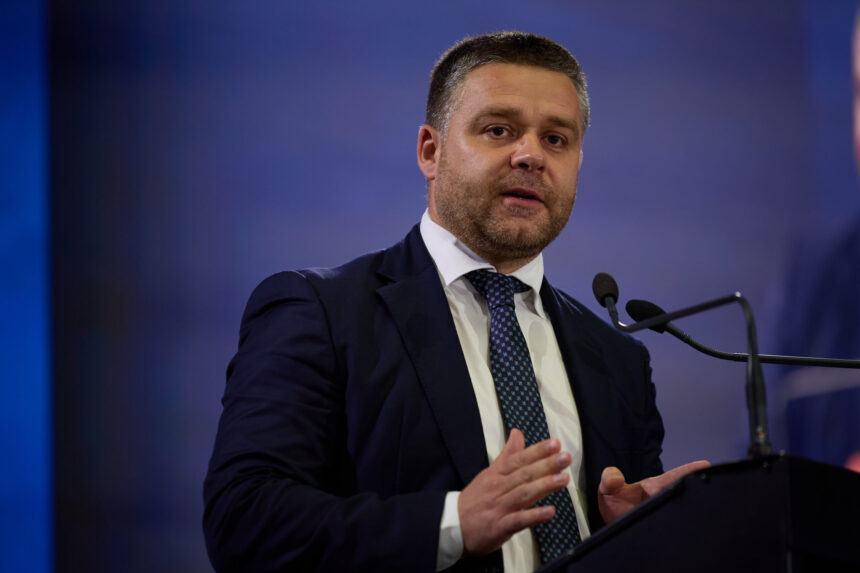 ciprian ciucu striga tradare si complot dupa decizia lui nicusor dan de a l desemna premier pe adrian vestea este un act de agresiune la adresa unui partid democratic 6a2e617235258