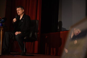 cristian mungiu cere ca premierele sa aiba loc la sala palatului din bucuresti multe orase nu mai au sali de cinema 6a1d7cc1a4148