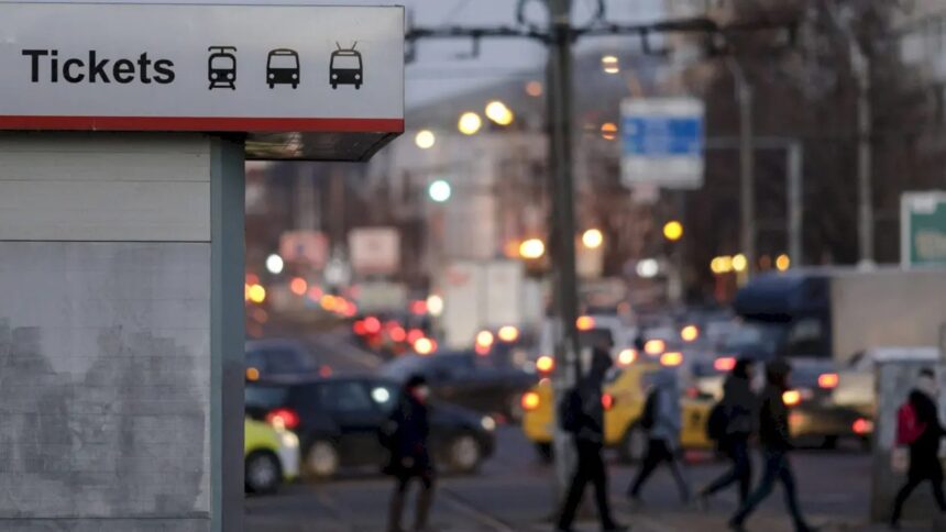 dupa ce dimineata a zburat un pantograf pe sine acum a picat curentul in reteaua stb nu putem lua bilete de autobuz troleibuz ori tramvai de la zeci de gherete 6a3a68e65d2a0