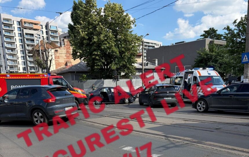 foto accident cu doua masini pe calea dudesti pe sinele de tramvai stb linia 27 blocata pe ambele sensuri 6a3166a3ba15f