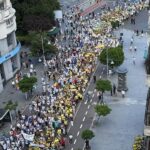foto calea victoriei blocata de protestul profesorilor manifestantii au plecat de la guvern spre palatul parlamentului nemultumiti de noua lege a salarizarii 6a3271d008394