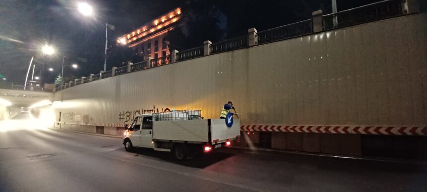 foto pasajul victoriei a fost curatat azi noapte in plus bucurestiul a devenit si mai frumos cu trei panouri date jos de administratia strazilor 6a303f5424039