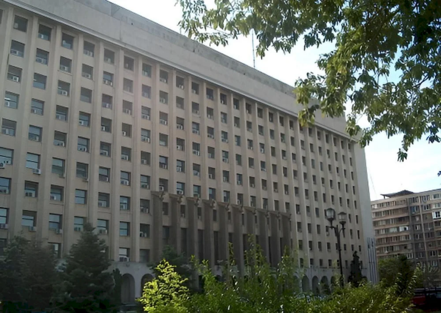 lifturile de la palatul cfr sediul ministerului transporturilor nu mai functioneaza mii de angajati urca zilnic pe scari cei mai ghinionisti si pana la etajul 9 6a1ef86a713a3