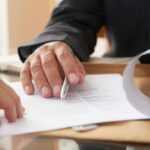 notarul din bucuresti care a tot uitat sa plateasca impozitele si acum are datorie la stat de 15 milioane de euro a fost trimis in judecata si are sechestru pe toate bunurile cf243e26
