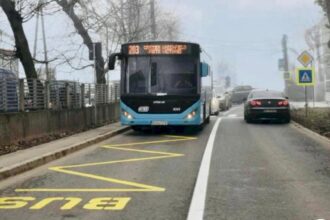 o adolescenta a lesinat in autobuzul 477 supraaglomerat spre moara vlasiei dupa o ora in picioare pe canicula pmb taie banii tocmai pentru aceste linii 6a22988b48a42