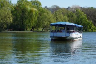 plimbarile cu vaporasul de pe lacul din parcul ior se suspenda azi si maine ps3 anunta lucrari de mentenanta 6a2aa4f25fa2d