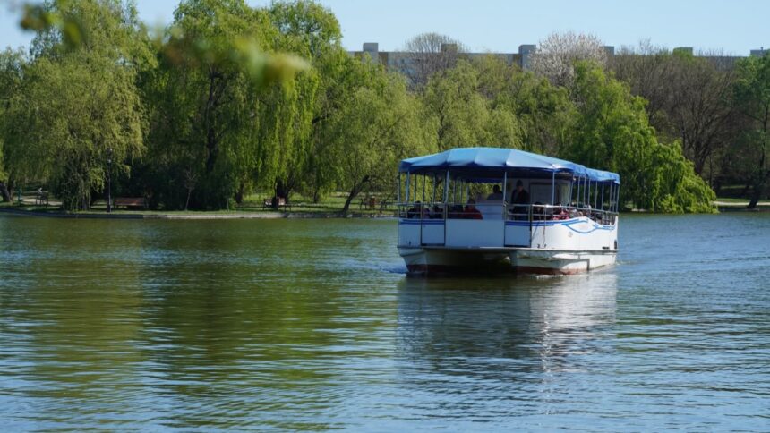 plimbarile cu vaporasul de pe lacul din parcul ior se suspenda azi si maine ps3 anunta lucrari de mentenanta 6a2aa4f25fa2d