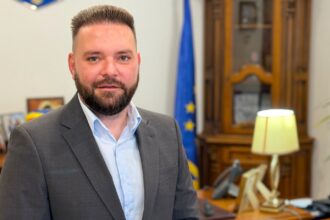 problema care a intarziat ora de somn a primarului piedone jr mesaj misterios trimis spre miezul noptii dupa ce a fost dat afara din partid 6a322b83b5d8c