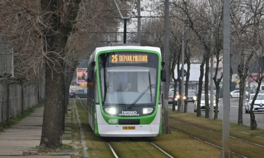 un tir a intrat intr un tramvai de pe linia 25 pe bd preciziei circulatia tramvaielor e deviata stb a infiintat linia naveta 625 intre depoul militari si piata danny huwe update 6a32c62269bef