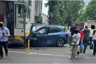 update teribil accident pe barbu vacarescu o masina implicata intr un accident proiectata intr un tramvai de pe linia 5 precizarile stb 6a217f49a4e31