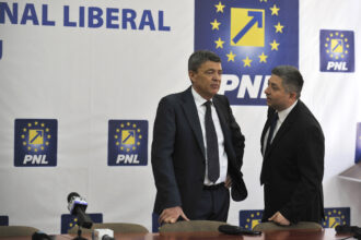 alin tise atac la adresa conducerii pnl se ghideaza dupa instinctul de a ramane la butoane la ciolan tara se sufoca 6a50c8e095cea