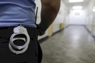 autorul crimei din gradina botanica din craiova torturat de doi politisti in penitenciarul rahova gardienii au fost trimisi in judecata 6a4e67a44cef1