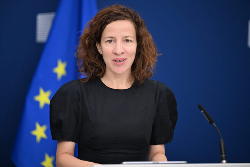 bruxelles ul adopta noile reguli privind certificatele de emisii roxana minzatu europa se poate decarboniza fara sa si inchida fabricile ce beneficii are romania 6a5a2904385ca
