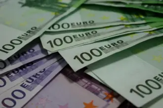 demnitarii romani trebuie sa isi declare averile ce contine si cum arata noua declaratie de interese financiara in legea adoptata de camera deputatilor ce modificari s au facut in noua lege a integ 6a69ea90df2ac