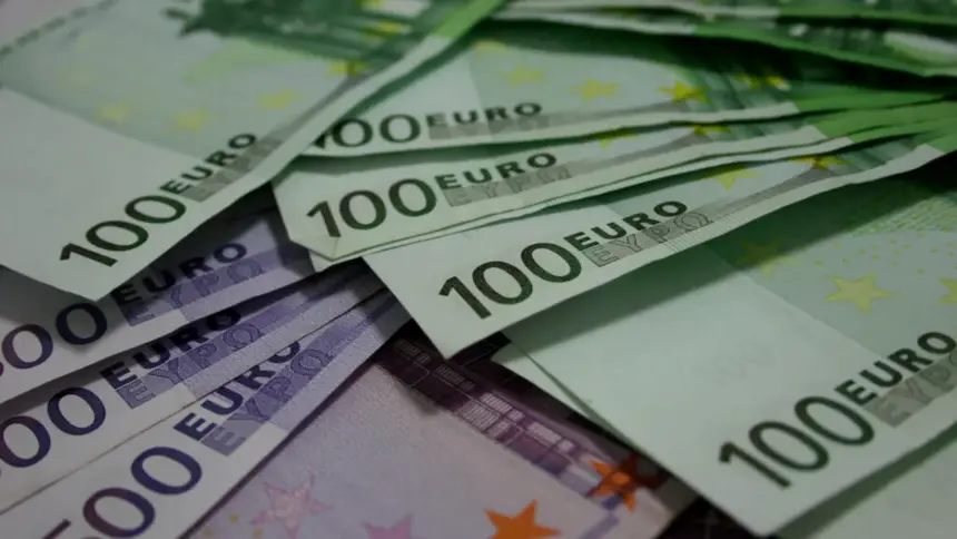 demnitarii romani trebuie sa isi declare averile ce contine si cum arata noua declaratie de interese financiara in legea adoptata de camera deputatilor ce modificari s au facut in noua lege a integ 6a69ea90df2ac
