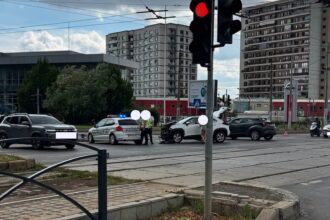 foto accident pe bd timisoara la intersectia cu valea oltului traficul din zona este aglomerat 6a491371a857b