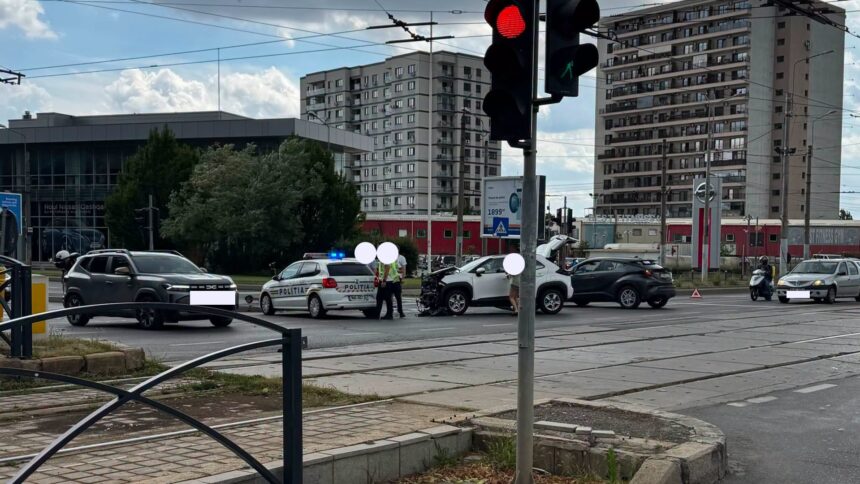 foto accident pe bd timisoara la intersectia cu valea oltului traficul din zona este aglomerat 6a491371a857b