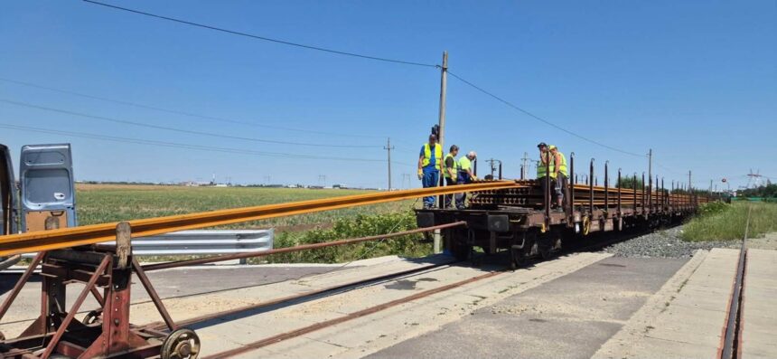 foto metrorex inlocuieste 15 km de sina in tunelurile de la metrou lucrarile vor fi pe timpul noptii cand trenurile nu circula 6a6cac2fe6cc4