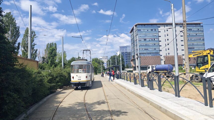 foto primele teste pe linia de tramvai modernizata de pe bulevardul expozitiei vehiculele tatra au circulat pe sinele noi inainte sa iasa la pensie 6a53bbb1d69bb