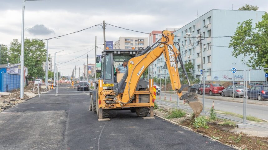 foto se lucreaza si sambata pe santierul de la bd prelungirea ghencea pmb 140 de muncitori si 40 de utilaje sunt la treaba 6a490568976d7