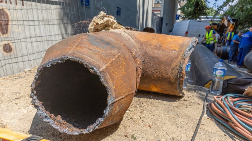 foto un santier termo blocat de un an si jumatate va fi redeschis lucrarile sunt la magistrala ii iii grozavesti pmb promite sa fie gata in toamna inainte de sezonul rece 6a60dc9b82b02