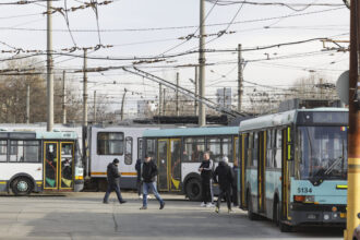 incep plecarile voluntare din stb de unde 200 de oameni vor fi dati afara cine alege demisia in locul concedierii primeste 6 salarii compensatorii 6a607a301b8b5