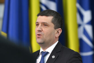 ministrul apararii doua blocuri din pitesti au fost construite ilegal langa un depozit de munitie cazul sesizat la dna 6a59e74283f34