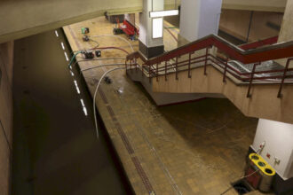 o angajata metrorex care a intervenit dupa inundatiile de la metrou a ajuns la spital cu legionella angajatii cu simptome indemnati sa mearga la matei bals surse 6a4e4b82dcf72