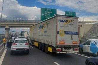 o masina a luat foc pe centura capitalei traficul este blocat pe banda de decelerare catre autostrada a1 bucuresti pitesti anunta centrul infotrafic 6a50fc7a7f244
