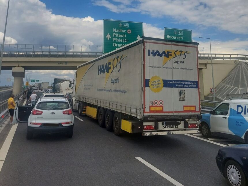 o masina a luat foc pe centura capitalei traficul este blocat pe banda de decelerare catre autostrada a1 bucuresti pitesti anunta centrul infotrafic 6a50fc7a7f244