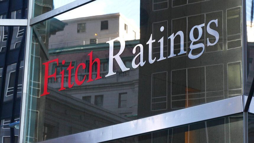 oficial romania evita junk ul fitch mentine ratingul bbb minus bbb cu perspectiva negativa dar avertizeaza romania in perioada extinsa de riscuri p 6a6d1576572ea