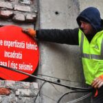 peste 1 000 de turisti sunt cazati in cladiri cu risc seismic mare in fiecare noapte in bucuresti in unele anunturi nici nu se precizeaza starea imobilului in altele este minimizata 6a58bb604cd49