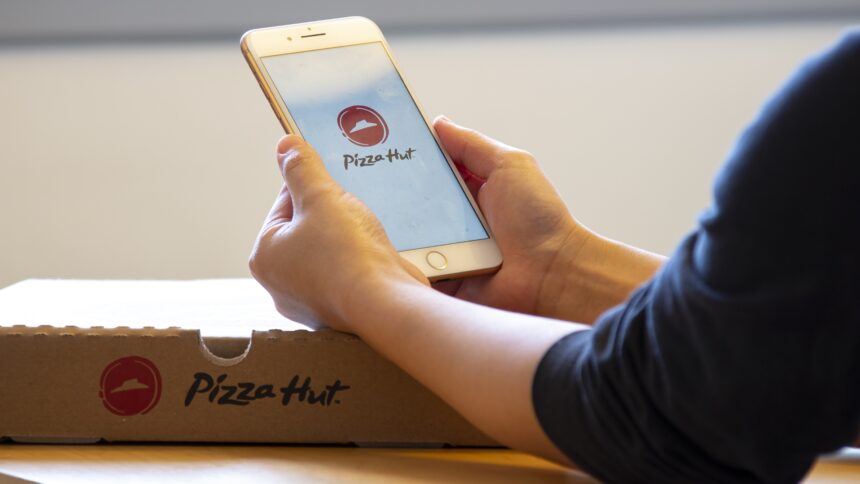 primul restaurant pizza hut din romania cel din piata romana va ramane deschis si va fi modernizat se afla langa hotelul sheraton 6a6703a6e65e6