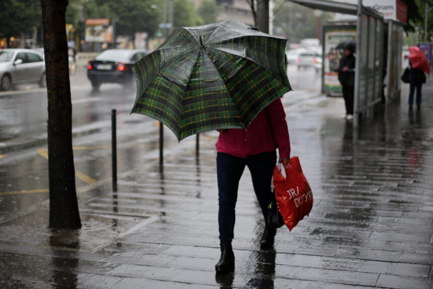 ro alert de potop si vreme vijelioasa in bucuresti e cod portocaliu de ploi torentiale valabil pana la 830 momentan 6a605deab6065