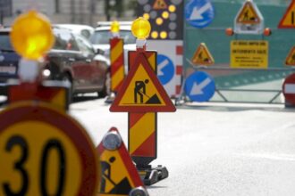 s a surpat asfaltul la intersectia bd mihail kogalniceanu cu vasile parvan traficul este restrictionat pentru interventia apa nova 6a4cf9eb6fa62