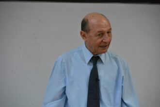 traian basescu il someaza pe nicusor dan sa numeasca un premier trebuie sa aleaga una din aceste doua optiuni 6a65b26ac2ace