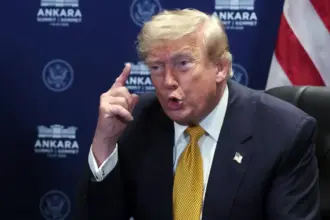 trump joaca la cacealma 6a4e5eb263cf4