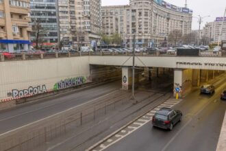 update incident stb in pasajul victoria un autobuz a ramas suspendat tramvaiele de pe linia 1 blocate in ambele sensuri 6a46383980720