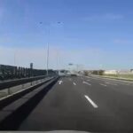 video clipe de groaza si reflexe formidabile ale unui sofer pe a3 autostrada bucuresti ploiesti ce faci cand din asfalt rasare pe banda 3 un participant la trafic in pozitie de obstacol 6a69ded9d086c