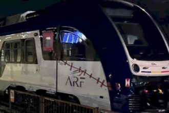 4 trenuri electrice pesa noi vor circula intre bucuresti si rosiori nord sunt primele patru rame dintr un lot de 62 6a88822b9f44f